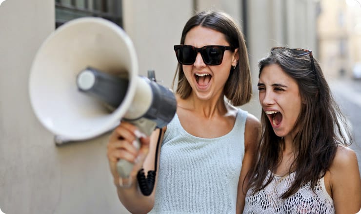 Selling a house with bad loud neighbors