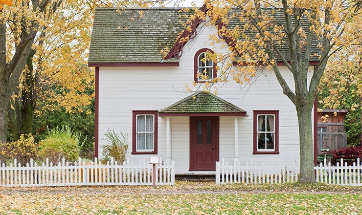 autumn house Pros and Cons of Selling a House in the Fall